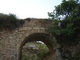 Denuncian el lamentable estado del puente del Piscalejo, conocido como puente Romano, y aledaños