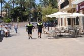 Las patrullas de polica de playa estrenan uniforme de verano