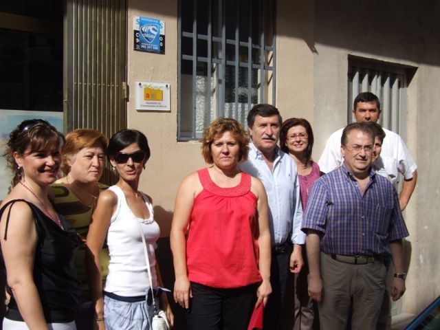 El alcalde presenta las placas identifcativas del comercio local - 1, Foto 1