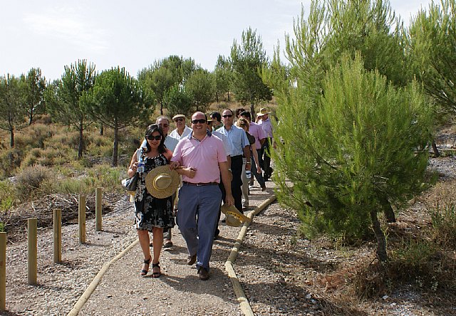 El Alcalde y la Presidenta de Grupo Tragsa inauguran el nuevo sendero ecoturístico sobre astronomía en Puerto Lumbreras - 2, Foto 2