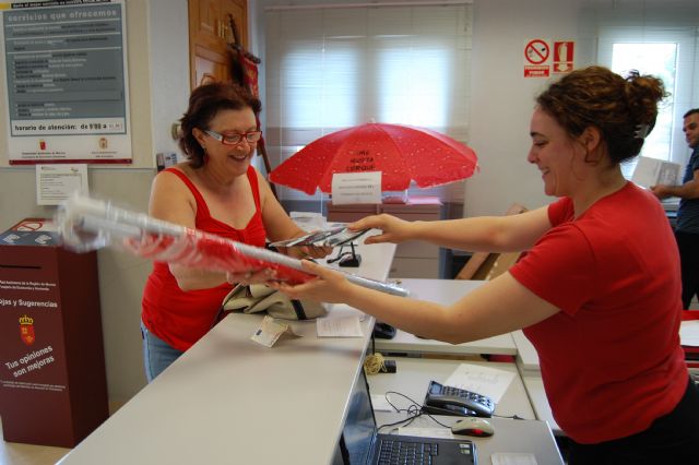 El Ayuntamiento de Lorquí regalará una sombrilla de playa a sus vecinos por las Fiestas Patronales - 2, Foto 2