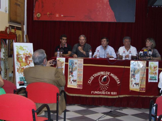 Una composición de acuarela y diseño gráfico anuncia los encierros de Blanca, de Interés Turístico Regional - 2, Foto 2