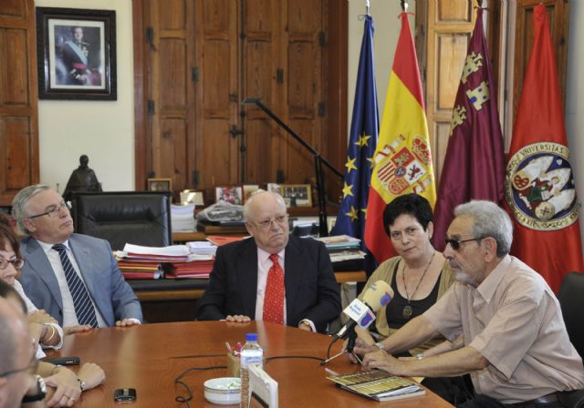 La Universidad de Murcia recibe el archivo de Ruiz-Funes y anuncia un homenaje en su memoria - 3, Foto 3