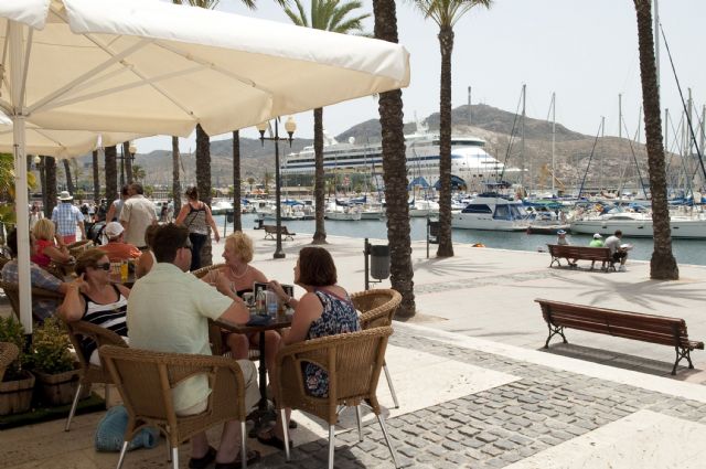 2.030 turistas llegan a Cartagena en el buque Aidavita - 1, Foto 1