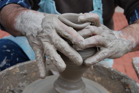 La concejalía de Artesanía ofrece información sobre el nuevo programa de ayudas económicas a los artesanos, Foto 1