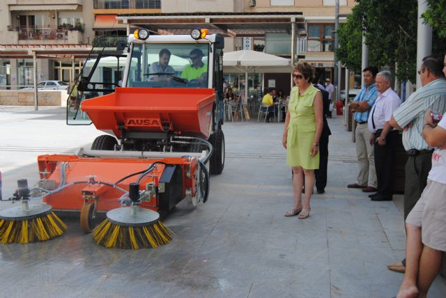 Servicios Públicos incorpora una nueva máquina barredora para la limpieza viaria - 1, Foto 1