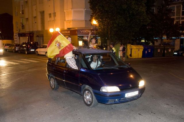 Cartagena se vistió de rojo para celebrar el triunfo de España - 4, Foto 4