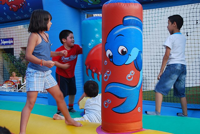 Los más pequeños disfrutan durante estas Fiestas de Santiago de las actividades lúdicas e hinchables, Foto 2