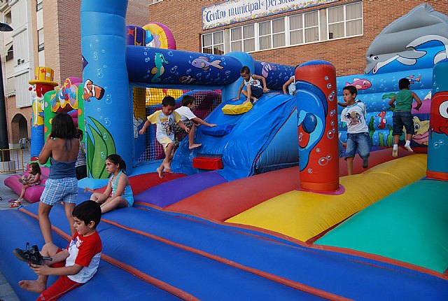 Los más pequeños disfrutan durante estas Fiestas de Santiago de las actividades lúdicas e hinchables, Foto 3