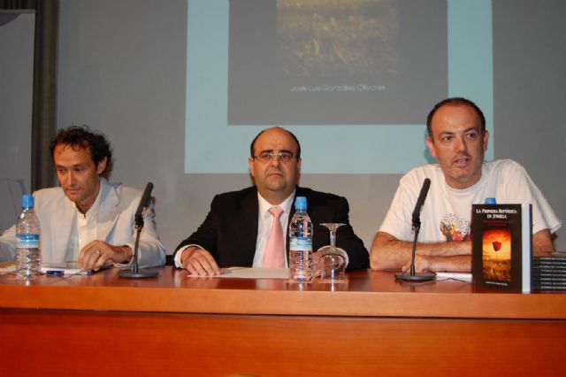 Presentado el libro ´La Primera República en Jumilla: análisis documental de las actas capitulares´ - 2, Foto 2
