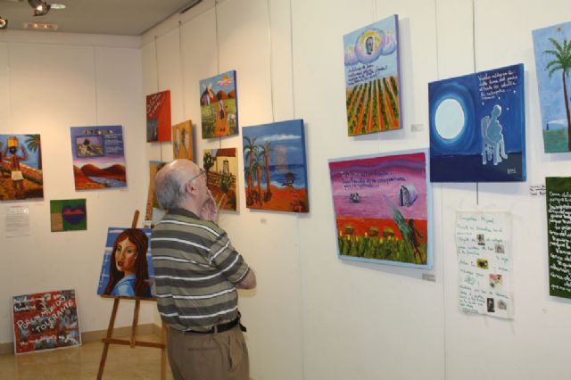 Inaugurada la exposición sobre Miguel Hernández elaborada por alumnos de PROMETEO - 1, Foto 1