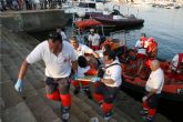 Cruz Roja de Águilas asiste y evacua a un buceador  afectado por una luxación en el hombro mientras practicaba su deporte en el Barranco La Mar