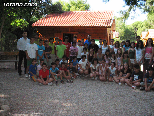 Un total de 300 niños y jvenes participan en los campamentos y escuelas de verano durante el mes de julio - 15