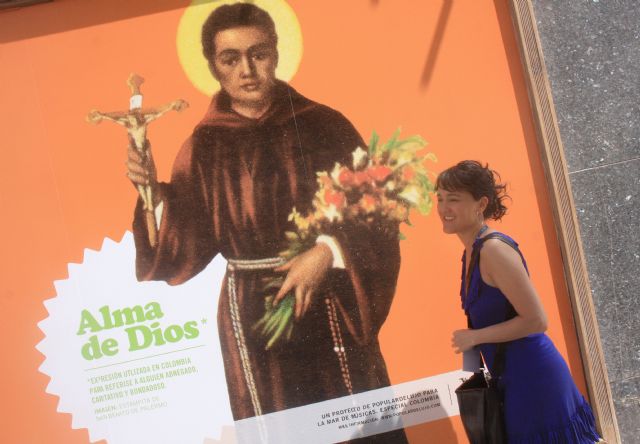 El colectivo Populardelujo convierte el centro de Cartagena en una avenida colombiana con el uso de gráficas, en La Mar de Músicas - 2, Foto 2