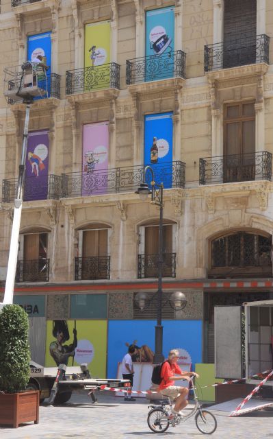El colectivo Populardelujo convierte el centro de Cartagena en una avenida colombiana con el uso de gráficas, en La Mar de Músicas - 4, Foto 4