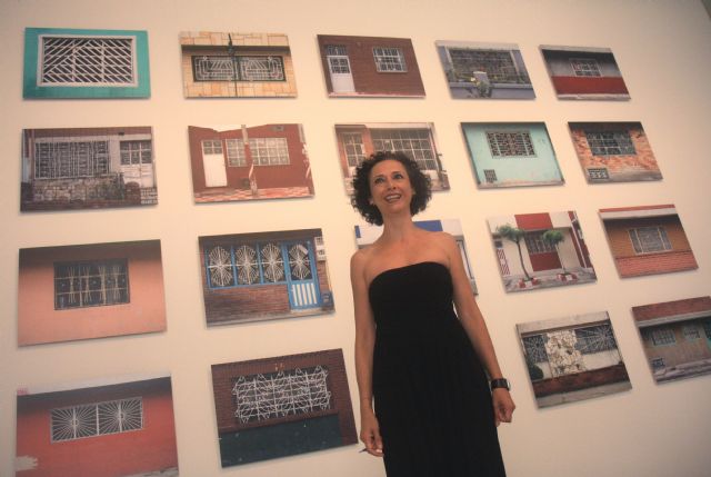 La artista colombiana Luz Angela Lizarazo retrata a la sociedad colombiana a través de las rejas de sus casas en La Mar de Músicas - 2, Foto 2