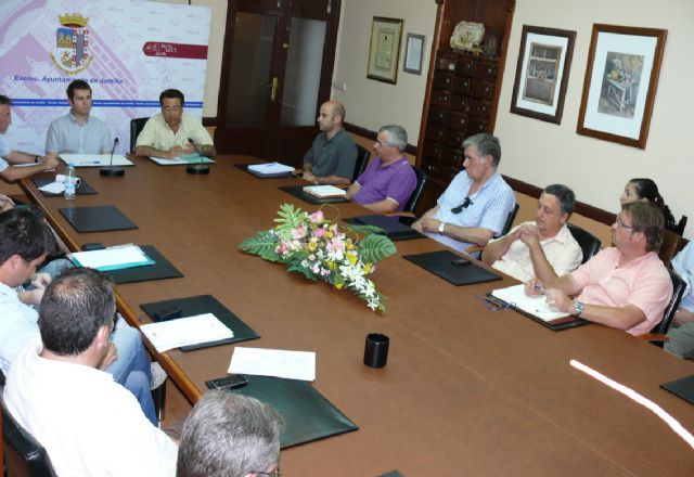 El alcalde se reúne con las empresas y directores de obras de los 13 proyectos del plan E 2010 - 2, Foto 2