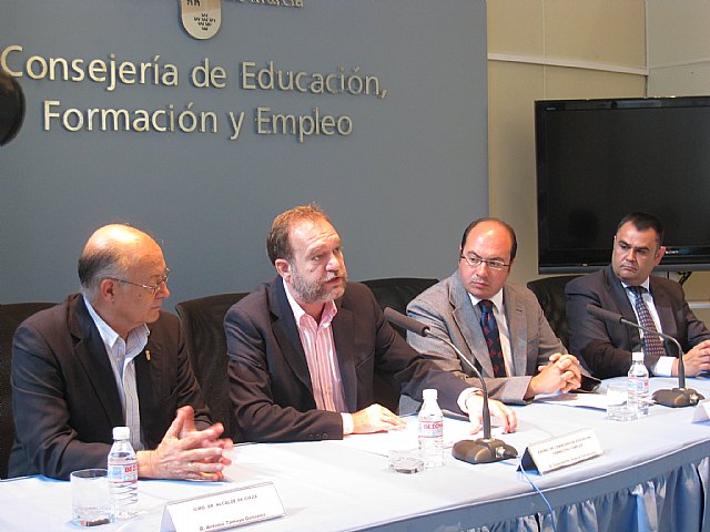 La Comunidad promueve medidas para impulsar el empleo en Puerto Lumbreras, Totana y Cieza, Foto 1