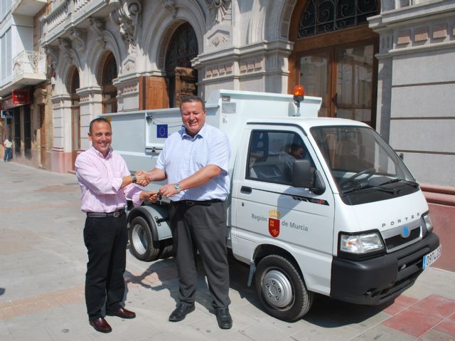 El municipio recibe un vehículo minirecolector de residuos urbanos - 2, Foto 2