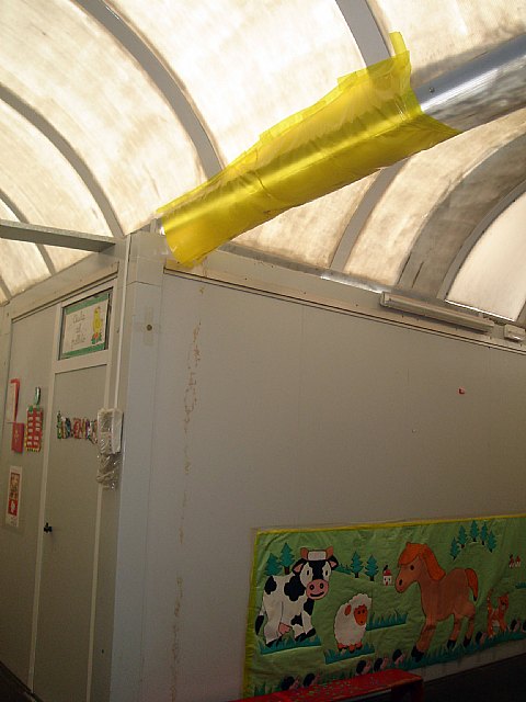 El Grupo Socialista denuncia el deplorable estado de las instalaciones provisionales que albergan la guardería de La Paz - 5, Foto 5