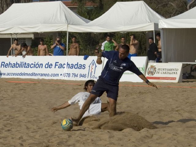 En marcha el III Torneo de Futbol Playa Bluesport 2010 - 1, Foto 1