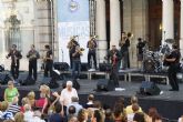 Sonidos de viento y cuerda inundaron la Plaza del Ayuntamiento con Mahala Raï Banda