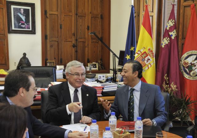 La Universidad de Murcia colaborará con el Colegio Oficial de Odontólogos para la promoción de la salud bucodental - 3, Foto 3