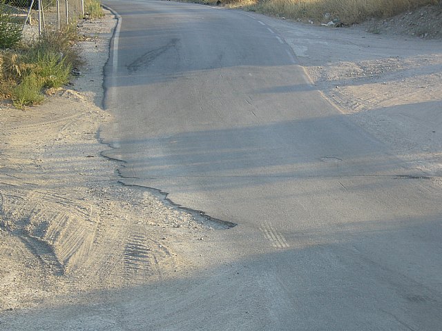 El PSOE exige la reparación de la carretera de la Malvaloca, con graves desperfectos solo un año y medio después de su reasfaltado - 2, Foto 2