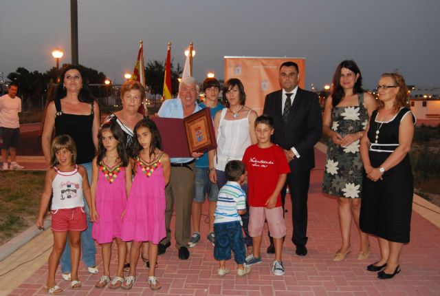 El ayuntamiento rinde un homenaje a Santos Montiel con la inauguración de una calle que lleva su nombre, Foto 1