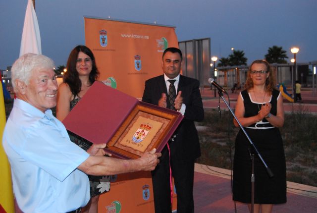 El ayuntamiento rinde un homenaje a Santos Montiel con la inauguración de una calle que lleva su nombre, Foto 2