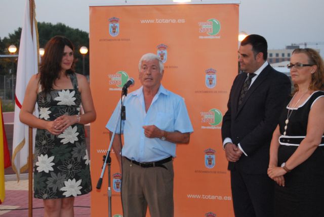 El ayuntamiento rinde un homenaje a Santos Montiel con la inauguración de una calle que lleva su nombre, Foto 3