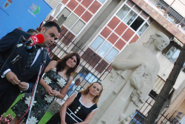 Una escultura conmemorativa a la habanera de Totana preside el Parque Municipal Marcos Ortíz en homenaje al Certamen Nacional de Habaneras,, Foto 3
