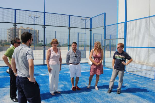 La Alcaldesa inaugura dos pistas de pádel y una polideportiva en La Manga - 2, Foto 2