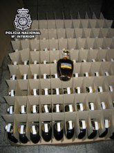 La Polica Nacional incauta ms de 1.000 botellas de ron 'falso' y registra 12 embotelladoras y distribuidoras