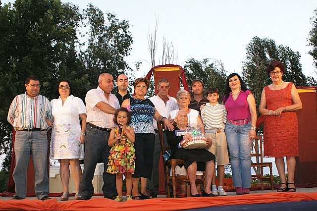 En esta edición 2010, las conmemoraciones especiales han sido Isabel Pérez de 96 años, José Navarro de 99 años e Isabel Pérez de 100 años, todos ellos recibieron una placa especial en la que se les reconoce como los lumbrerenses más mayores en 2010, Foto 1
