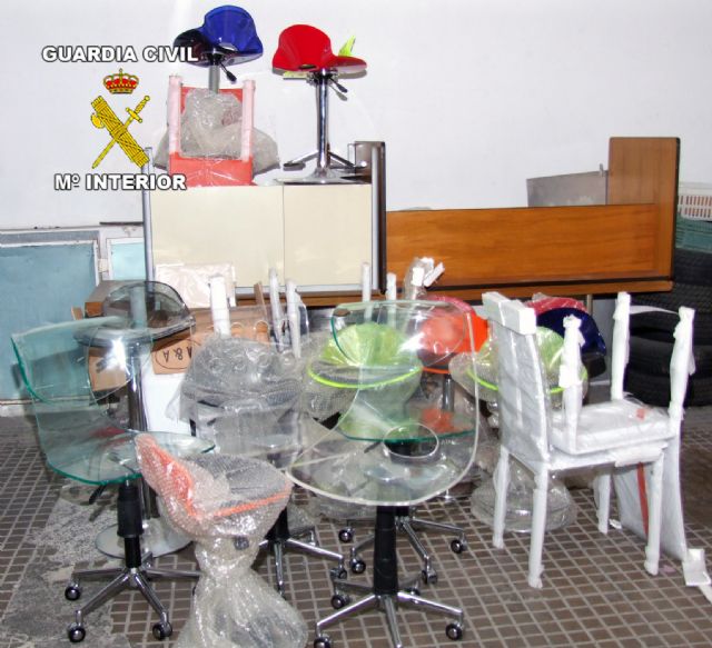 La Guardia Civil detiene a cinco jóvenes por el robo de artículos de diseño - 1, Foto 1