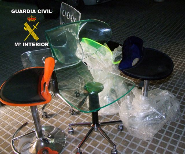La Guardia Civil detiene a cinco jóvenes por el robo de artículos de diseño - 2, Foto 2