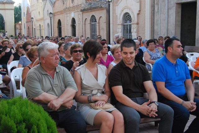 Autoridades municipales asisten a la tradicional misa celebrada en honor a la patrona del cementerio municipal Nuestra Señora del Carmen, Foto 2