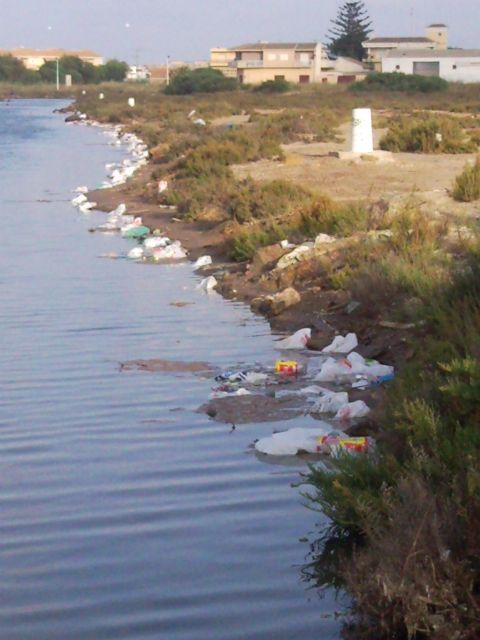 Los socialistas denuncian que el ayuntamiento ha convertido el Canal de las Salinas de Marchamalo en la nueva zona de botelleo permitido - 3, Foto 3