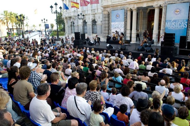 Rupa & The April Fishes impusieron su folk sin fronteras en La Mar de Músicas - 4, Foto 4