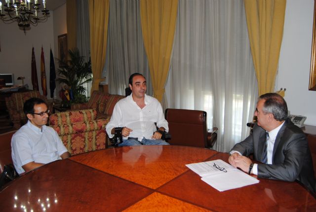 Los Fondos Estatales de 2009 y 2010 invierten en la región 18 millones de euros en 60 proyectos para eliminar barreras arquitectónicas, Foto 1