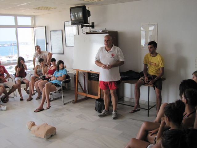 Monitores de Cruz Roja de Águilas imparten Talleres de Conducta PAS a 30 jóvenes del Injuve de Navarra de vacaciones en la ciudad - 1, Foto 1
