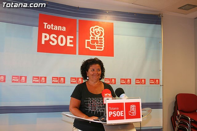 Lola Cano en la rueda de prensa ofrecida hoy / Totana.com, Foto 1