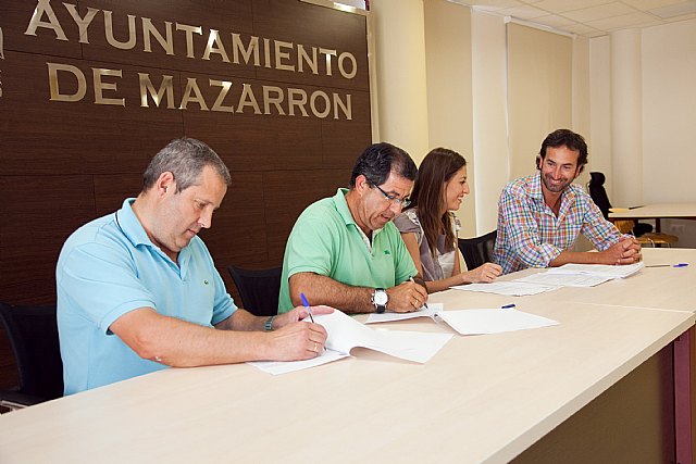 El ayuntamiento firma siete contratos del Plan E con empresas del municipio, Foto 1