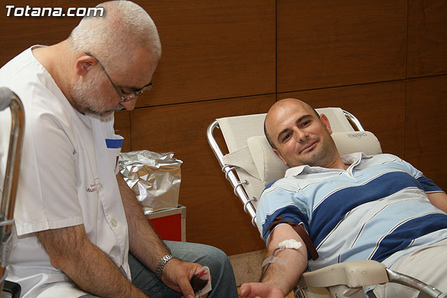 Medio centenar de voluntarios han participado en la maratn de hemodonacin que se ha llevado a cabo en el saln de plenos del ayuntamiento de Totana - 10