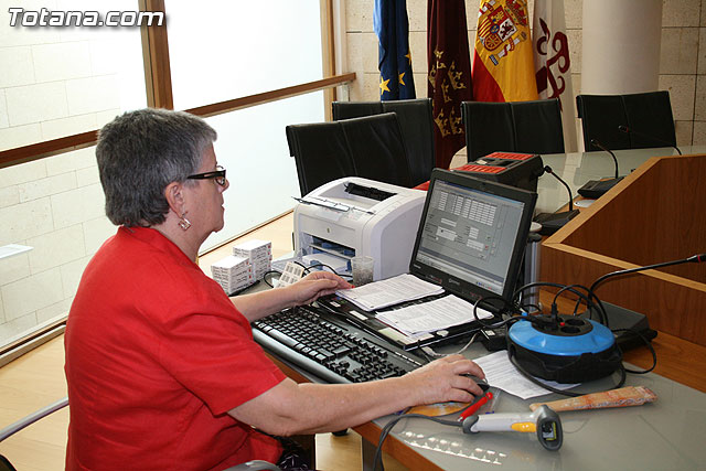 Medio centenar de voluntarios han participado en la maratn de hemodonacin que se ha llevado a cabo en el saln de plenos del ayuntamiento de Totana - 5