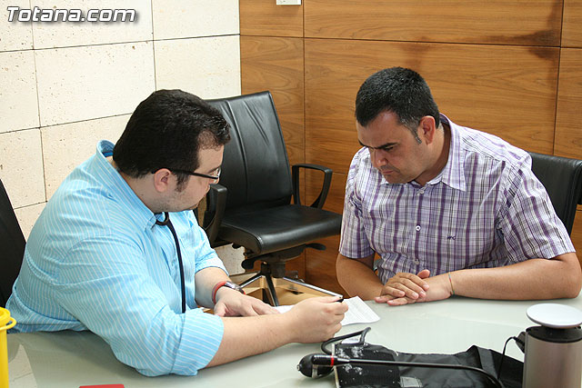 Medio centenar de voluntarios han participado en la maratn de hemodonacin que se ha llevado a cabo en el saln de plenos del ayuntamiento de Totana - 14