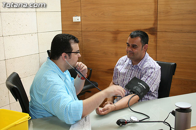 Medio centenar de voluntarios han participado en la maratn de hemodonacin que se ha llevado a cabo en el saln de plenos del ayuntamiento de Totana - 16