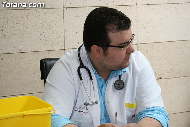 Medio centenar de voluntarios han participado en la maratn de hemodonacin que se ha llevado a cabo en el saln de plenos del ayuntamiento de Totana - 23