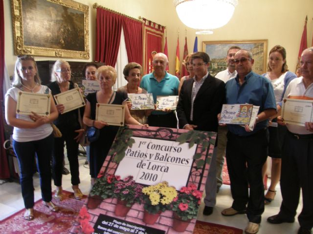 El Alcalde de la ciudad entrega los premios del Concurso de Patios y Balcones de Lorca - 1, Foto 1
